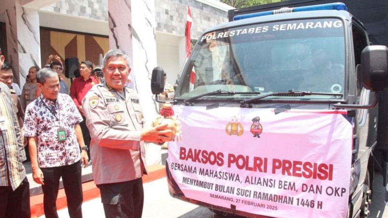 Polda Jawa Tengah menyalurkan 1.600 paket sembako untuk mahasiswa dan masyarakat sekitar kampus di Semarang sebagai wujud kepedulian sosial menjelang Ramadhan 2025.
