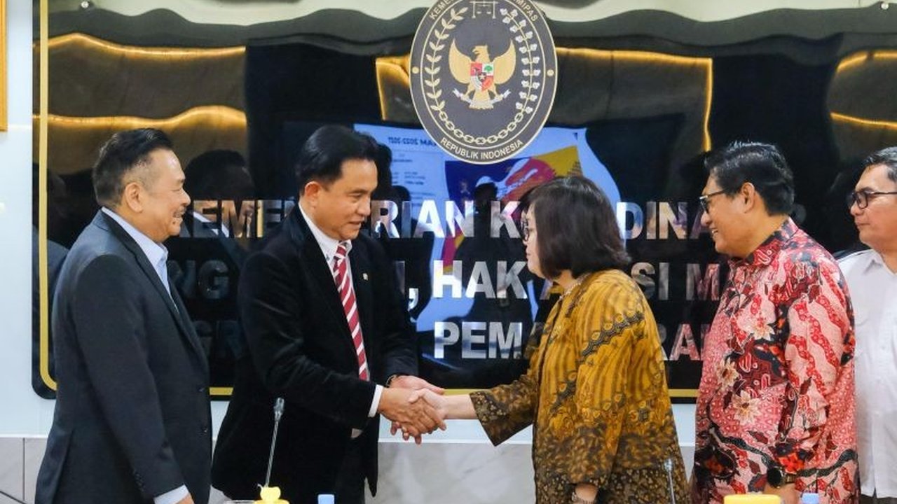 Komnas HAM dan Kemenko Kumham Imipas melakukan audiensi membahas berbagai isu HAM di Indonesia, termasuk situasi HAM di Papua dan hukuman mati, serta menekankan pentingnya koordinasi antar lembaga.