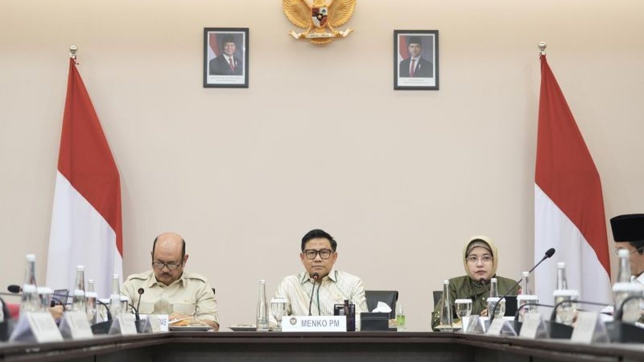 Menteri Koordinator PMK, Muhaimin Iskandar, tekankan pentingnya akurasi Data Tunggal Sosial Ekonomi Nasional (DTSEN) untuk mencapai target nol persen kemiskinan ekstrem di Indonesia melalui penyempurnaan data dan integrasi platform.