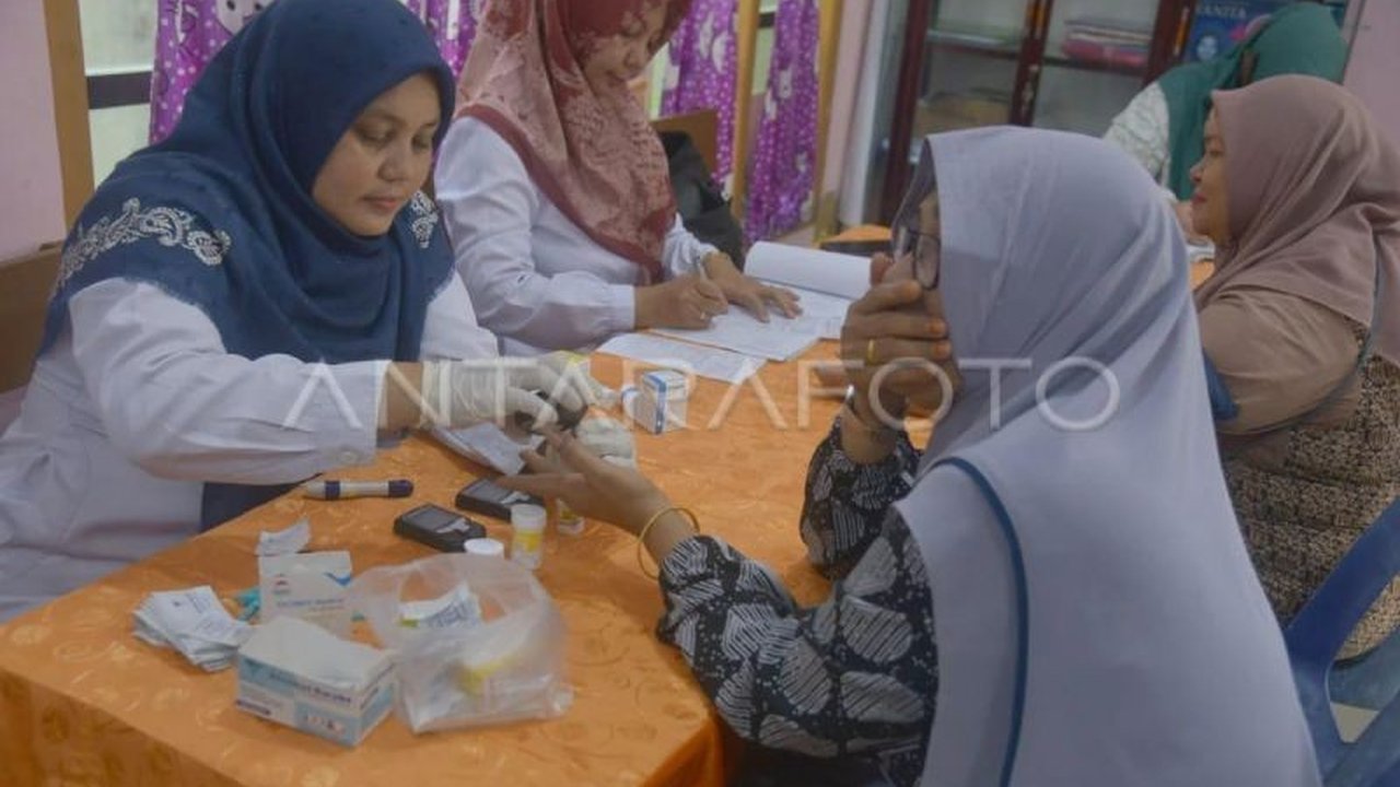 DPRK Banda Aceh mendesak pemerintah kota untuk meningkatkan keahlian dokter dan tenaga medis di puskesmas guna meningkatkan pelayanan kesehatan kepada masyarakat, khususnya dalam penanganan pasien gawat darurat.