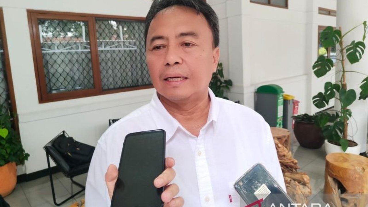 Sekretaris Daerah Jawa Barat meminta PT Jabar Environmental Solutions (JES) mempercepat pembangunan Tempat Pengolahan dan Pemrosesan Akhir Sampah (TPPAS) Regional Legok Nangka untuk mengatasi masalah TPA Sarimukti yang segera penuh.