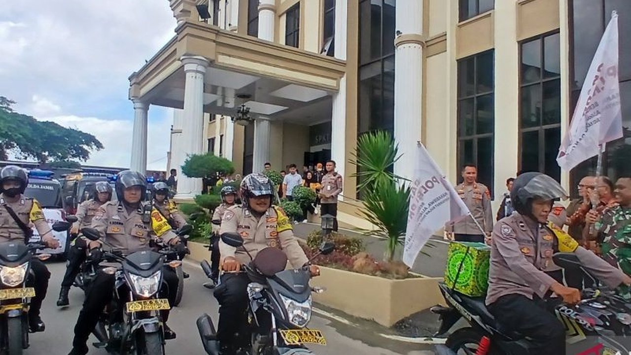 Polda Jambi menyalurkan 4.000 paket sembako kepada masyarakat kurang mampu di berbagai wilayah menjelang Ramadhan, sebagai wujud kepedulian Polri dan sinergi dengan mahasiswa.