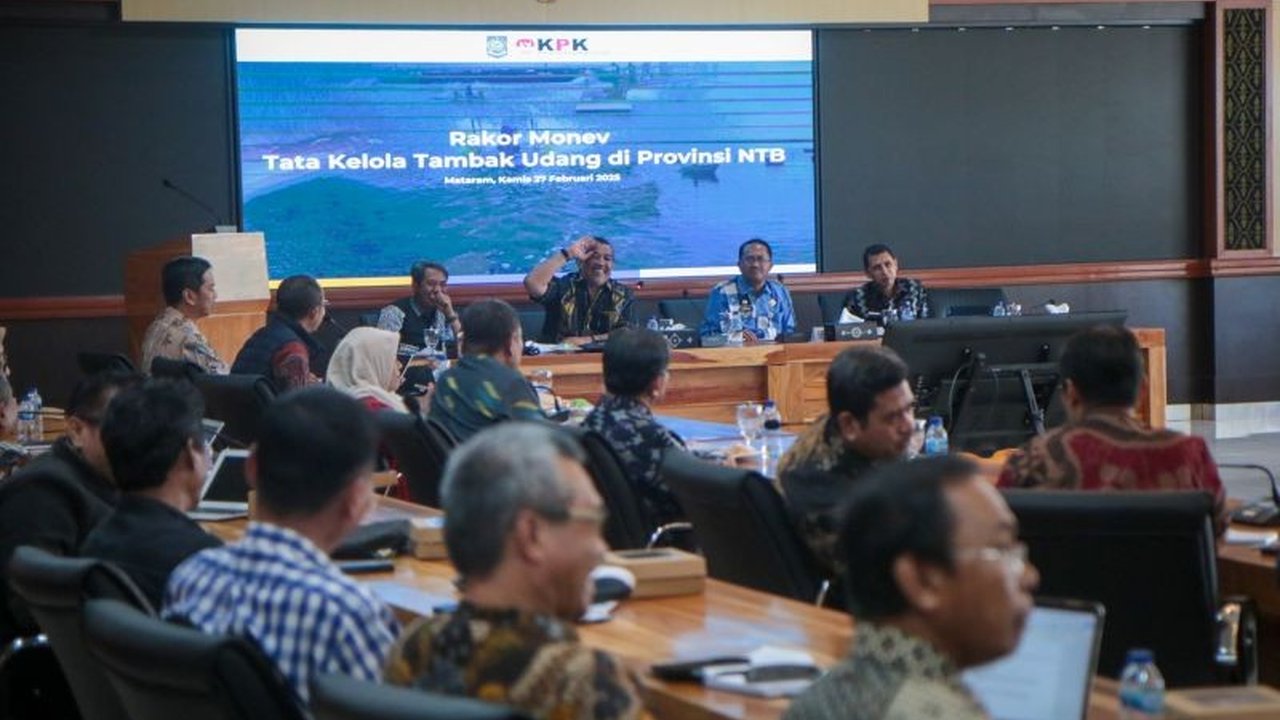 Pemerintah memberikan tenggat waktu enam bulan kepada pelaku usaha tambak di NTB untuk melengkapi perizinan usaha mereka, mulai 10 Maret 2025, atau akan menghadapi penutupan.