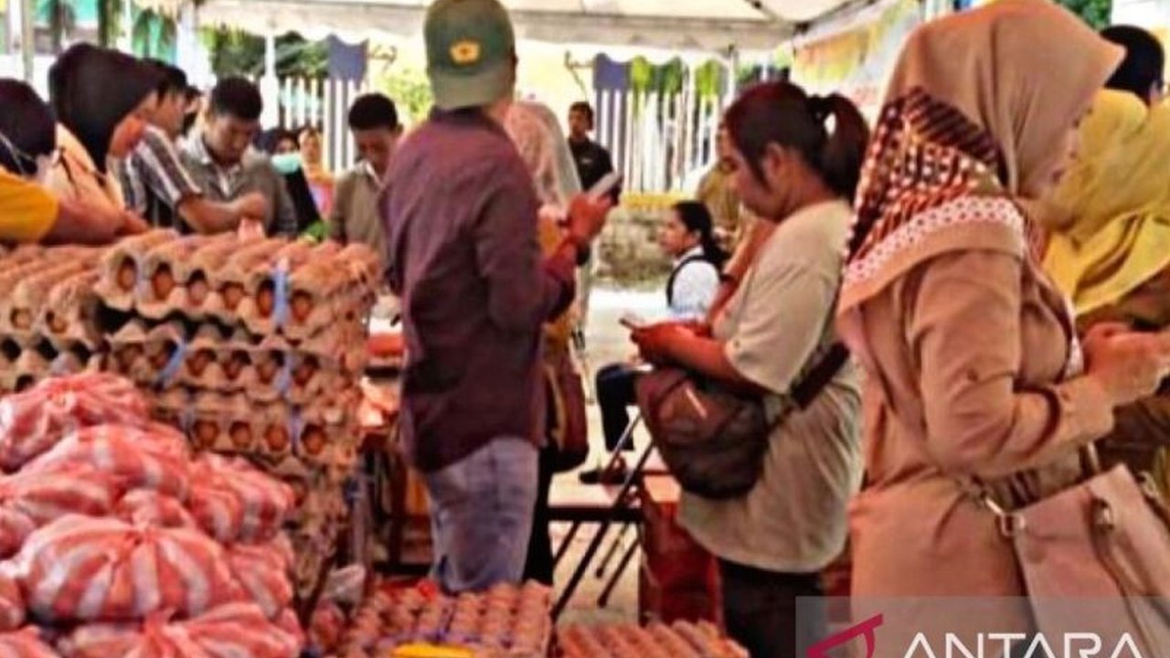 Pemerintah Provinsi Maluku gencar melakukan operasi pasar dan pasar murah untuk menstabilkan harga bahan pokok serta memastikan keterjangkauan bagi masyarakat selama Ramadhan 2025.