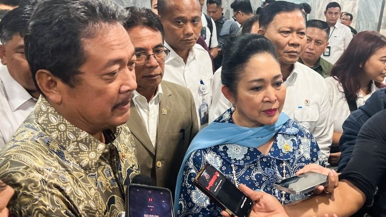 Menteri Trenggono memberikan tenggat waktu 30 hari kepada Kepala Desa Kohod dan stafnya untuk membayar denda Rp48 miliar atas pembangunan pagar laut ilegal di perairan Tangerang.