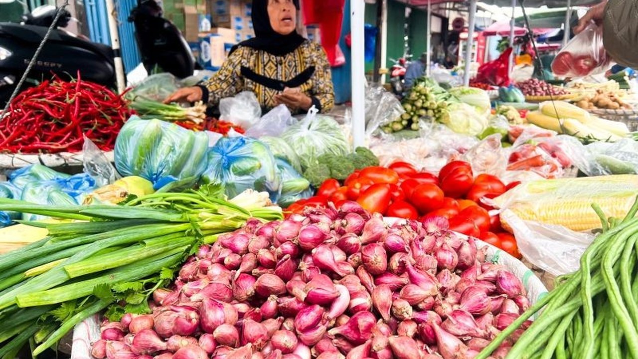 PIHPS mencatat harga cabai rawit merah mencapai Rp82.450 per kg dan bawang merah Rp36.850 per kg pada Jumat pagi, sementara komoditas pangan lain juga mengalami fluktuasi harga.