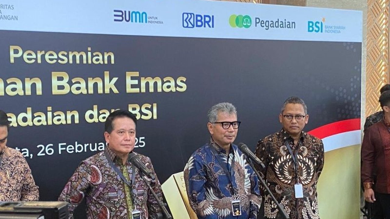 Layanan bank emas diproyeksikan meningkatkan PDB Indonesia hingga Rp245 triliun melalui monetisasi emas masyarakat dan pengembangan produk turunannya, membuka lapangan kerja baru.