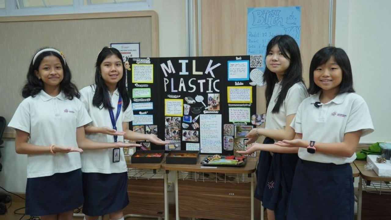 Siswa Sampoerna Academy pamerkan 162 proyek inovatif bertema energi hijau pada STEAM Expo 2025, termasuk alternatif ramah lingkungan untuk mengurangi limbah plastik dan emisi CFC.