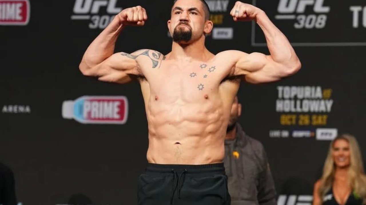 Mantan juara UFC kelas menengah, Robert Whittaker, mengincar pertarungan melawan Sean Strickland setelah kekalahan dari Khamzat Chimaev, melihatnya sebagai kesempatan untuk kembali ke puncak.