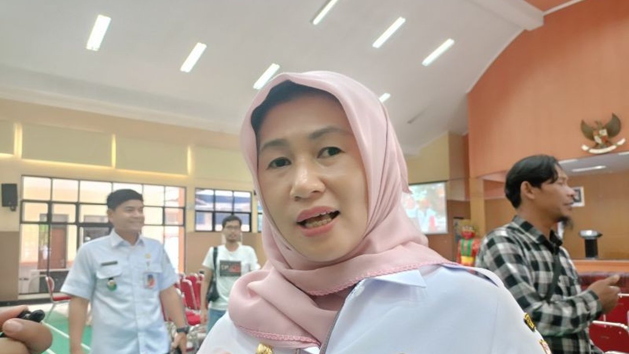 Pemerintah Kota Jakarta Timur mendorong pertanian perkotaan untuk mencegah pembelian bahan pokok secara berlebihan selama Ramadhan 2025, terutama cabai yang harganya sering naik.