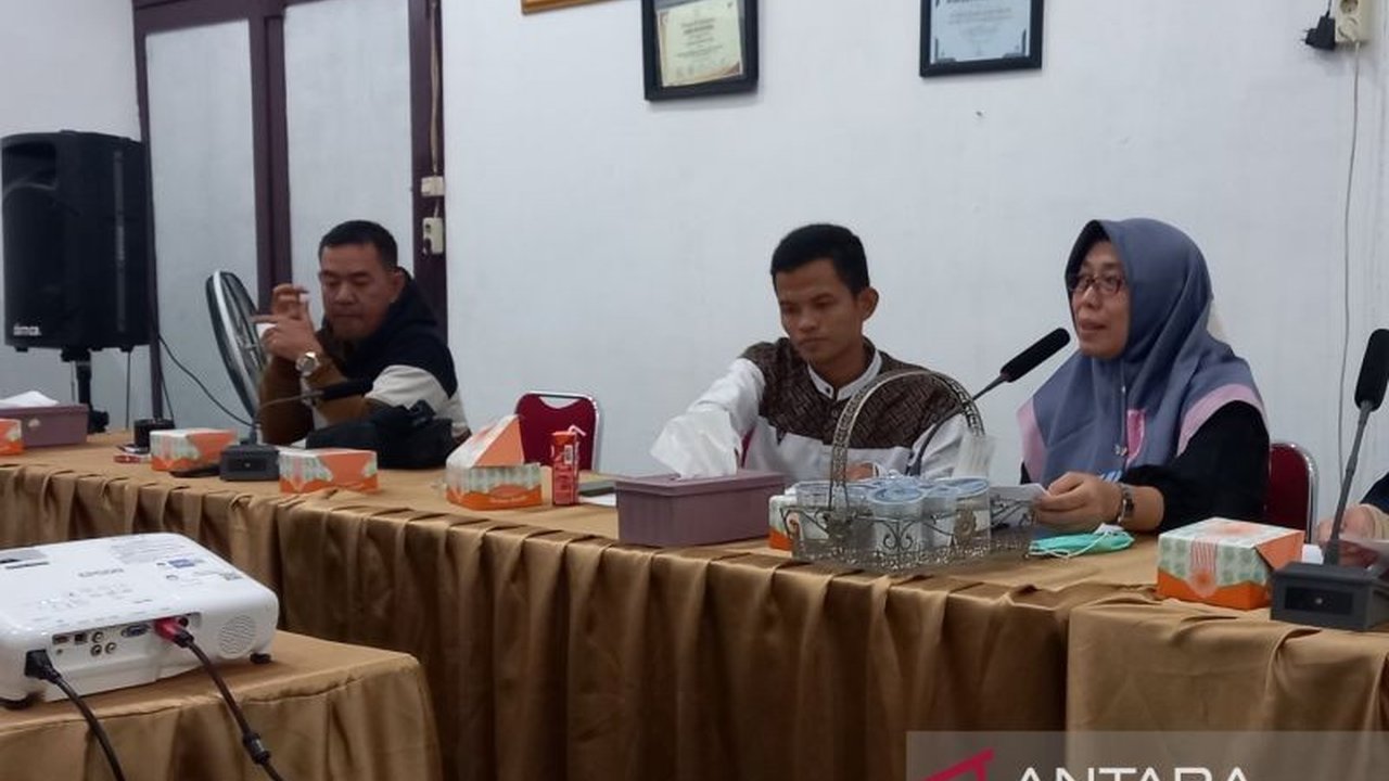 KPU Bangka Barat mempersiapkan Pemungutan Suara Ulang (PSU) Pilkada 2024 di empat TPS Desa Sunarmanik, mengikuti putusan Mahkamah Konstitusi.