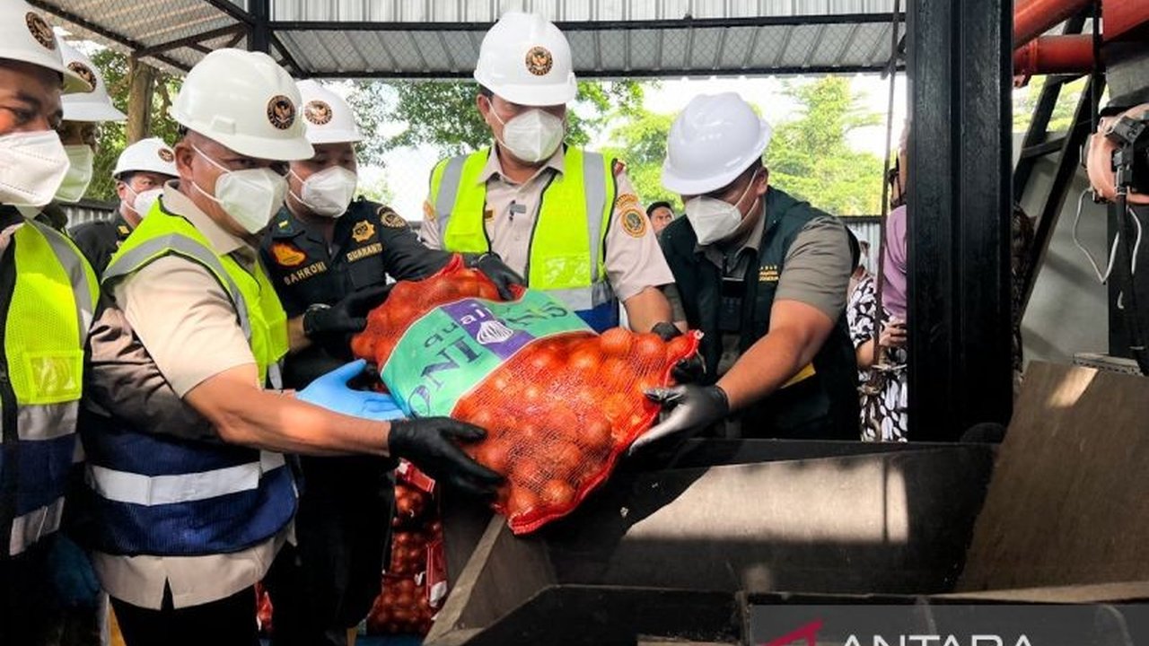 Badan Karantina Indonesia (Barantin) memusnahkan 86,4 ton bawang bombay impor dari Belanda senilai Rp1,25 miliar karena terkontaminasi nematoda, organisme pengganggu tumbuhan karantina.