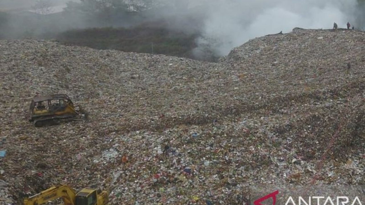 TPA Cikundul di Sukabumi kelebihan kapasitas, Pemkot imbau warga kurangi sampah dan optimalkan daur ulang untuk perpanjang usia TPA.