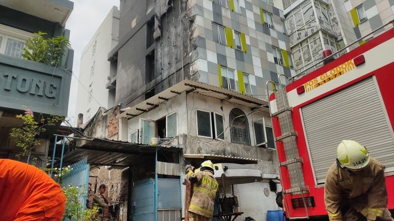 First Media Klarifikasi: Gedung Terbakar di Glodok Bukan Mess Karyawan