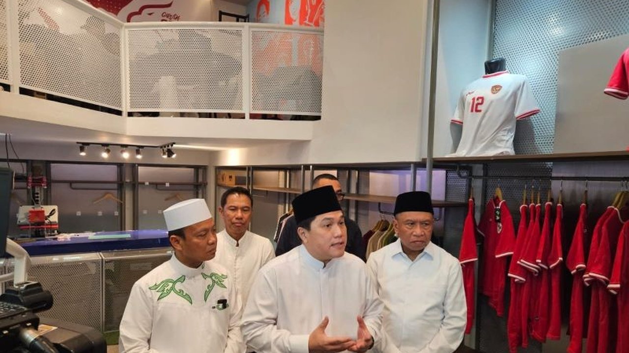 Ketua Umum PSSI, Erick Thohir, membantah kabar bahwa timnas Bahrain meminta penggunaan kendaraan taktis (rantis) untuk transportasi mereka selama pertandingan kualifikasi Piala Dunia 2026 di Jakarta.