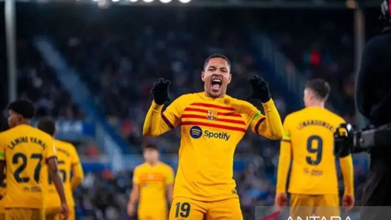 Setelah masa pinjaman di Real Betis berakhir, Vitor Roque akan kembali ke Barcelona sebelum akhirnya diboyong Palmeiras dengan nilai transfer mencapai 30,5 juta euro.