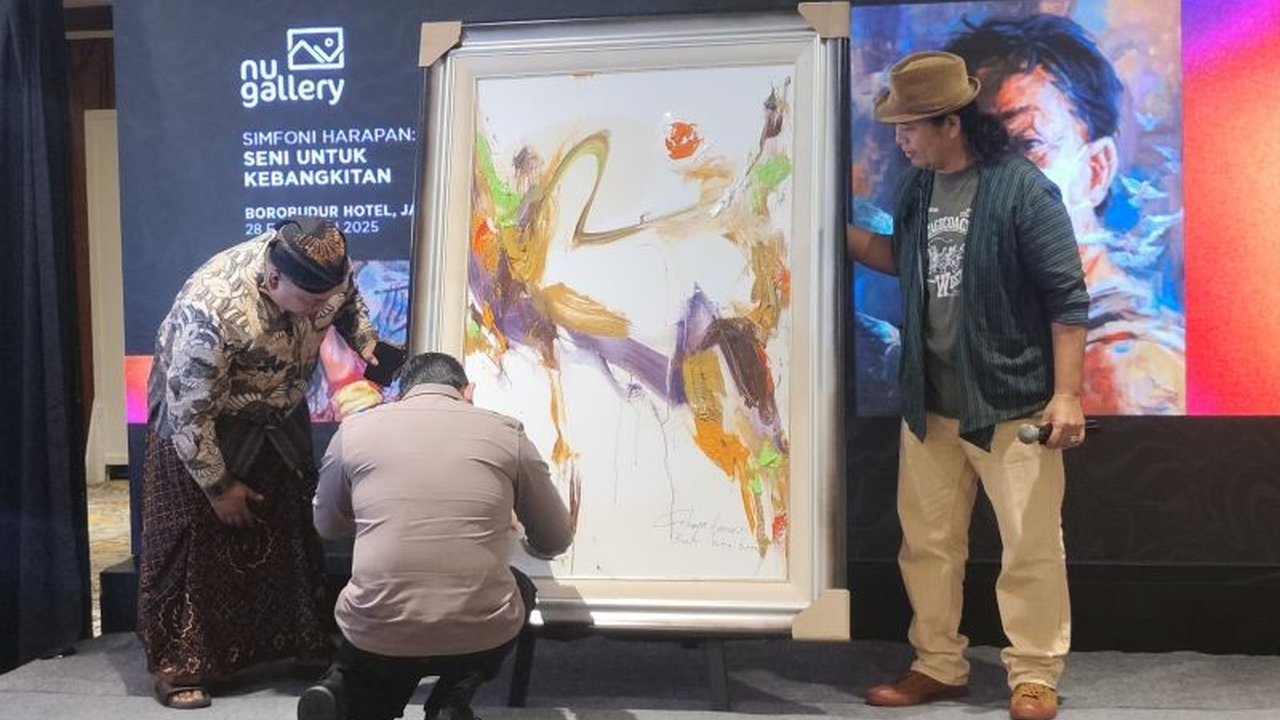Lukisan kolaborasi Kapolri Jenderal Listyo Sigit Prabowo dan pelukis Dwi Samuji terjual Rp330 juta dalam lelang di IPE NU Gallery 2025, seluruh dana akan disumbangkan ke Baznas.