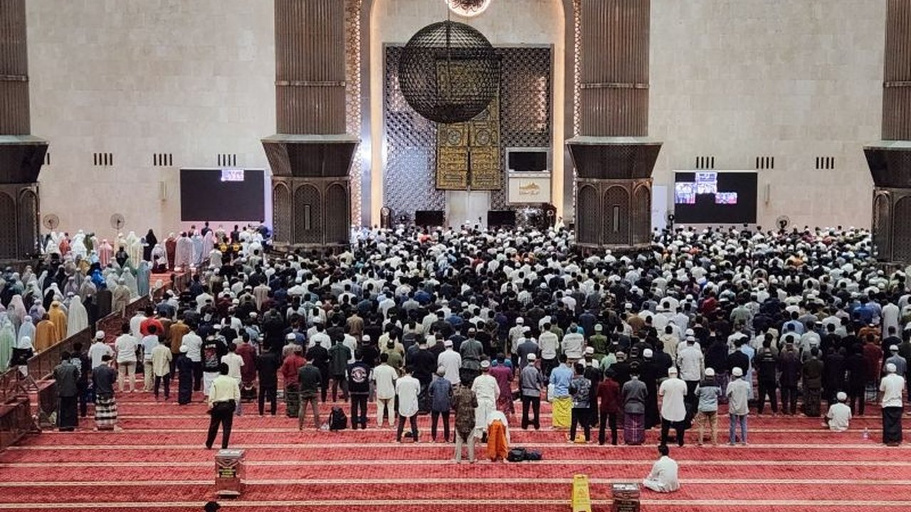 Ribuan Jamaah Padati Istiqlal, Shalat Tarawih Perdana Ramadhan 1446 H