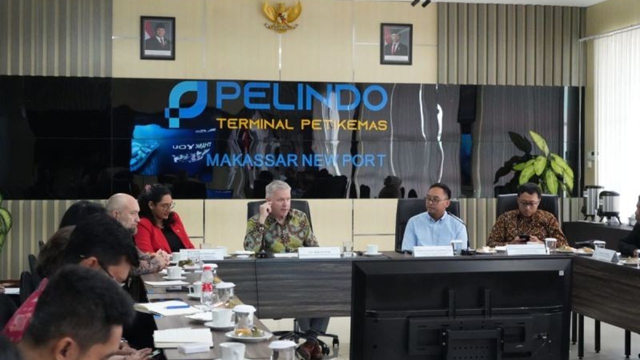 Duta Besar Kanada untuk Indonesia mengunjungi Makassar New Port untuk menjajaki peluang kerja sama dengan Pelindo, melihat potensi pelabuhan sebagai proyek strategis nasional dan hub logistik utama di Indonesia Timur.