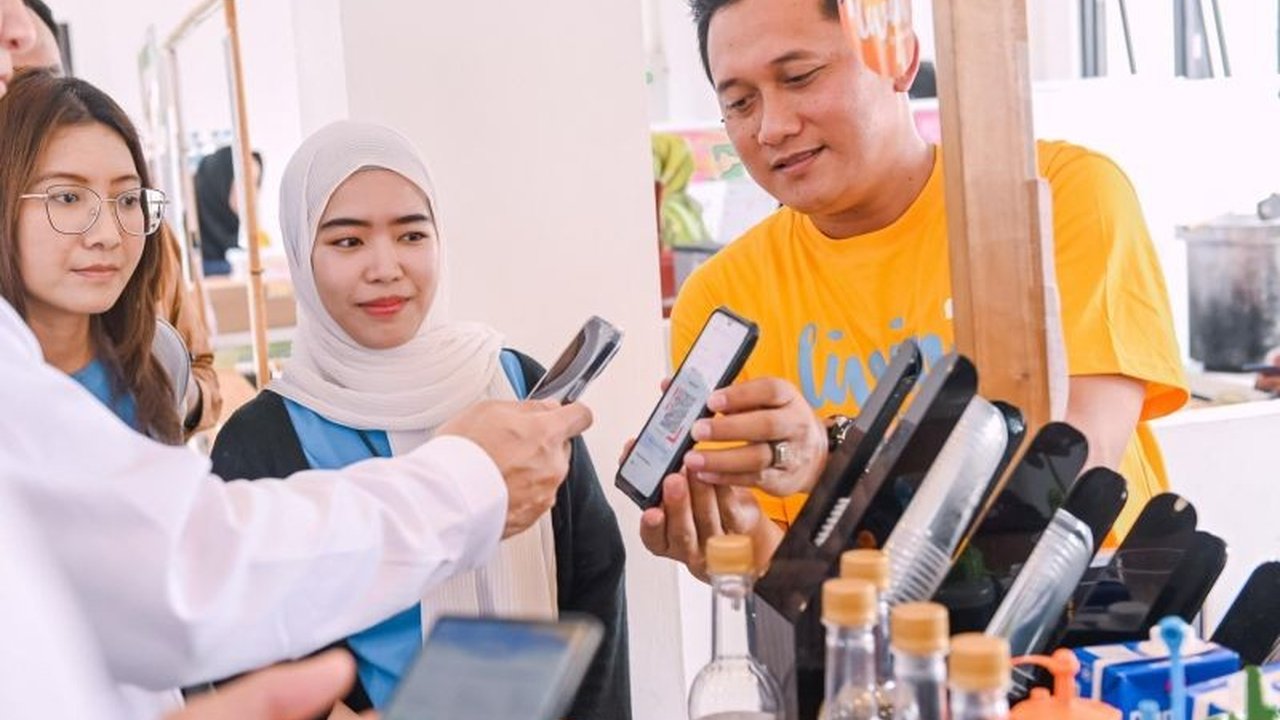 Bank Mandiri menyalurkan kredit UMKM mencapai Rp144 triliun di tahun 2024, meningkat 6,6 persen secara tahunan, dan fokus pada pemberdayaan perempuan serta pengembangan ekonomi kerakyatan melalui program Rumah BUMN.