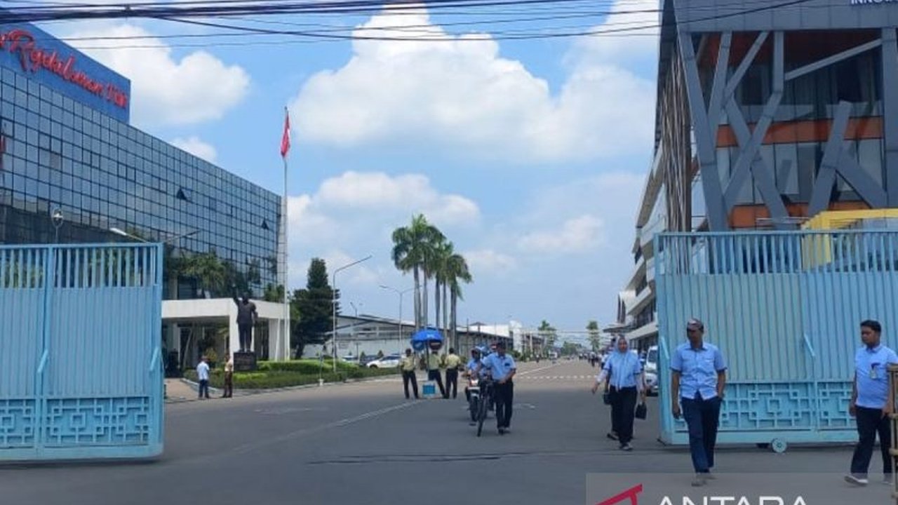 Gubernur Jawa Tengah, Ahmad Luthfi, menyiapkan program vokasi di BLK untuk mengurangi dampak PHK massal di sejumlah perusahaan, termasuk Sritex yang baru saja dinyatakan pailit.