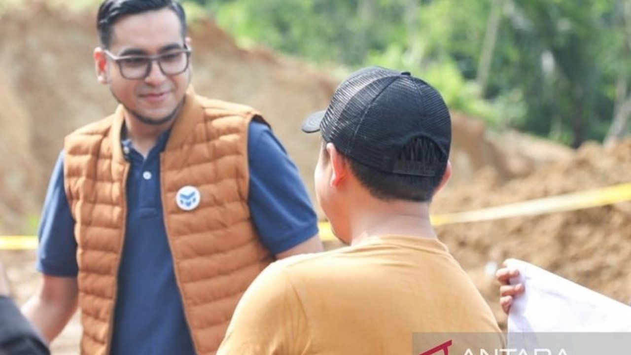 Wakil Wali Kota Sukabumi, Bobby Maulana, mendorong terobosan baru untuk mencegah tawuran pelajar, melibatkan orang tua, guru, dan aparat penegak hukum.