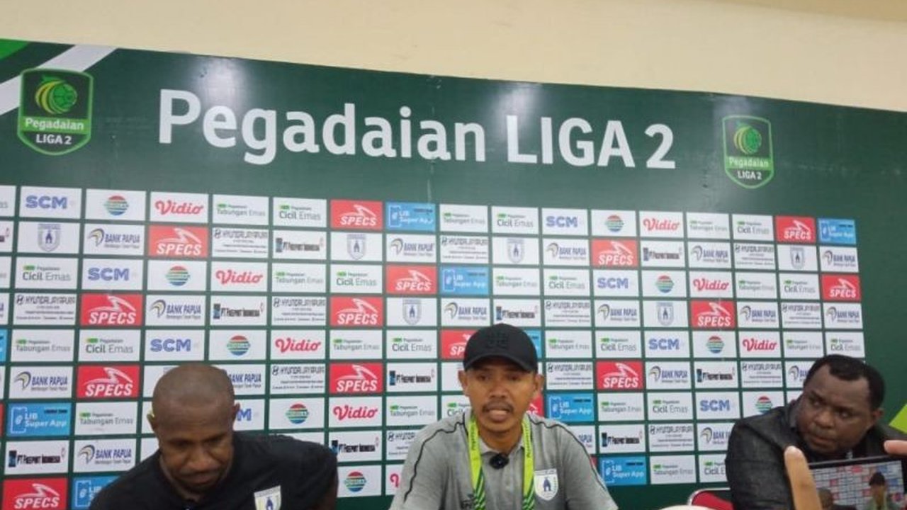 Persipura Jayapura berhasil meraih kemenangan dramatis 2-1 atas Persibo Bojonegoro dalam laga Liga 2 di Stadion Mandala, Jayapura, Jumat lalu, berkat gol Ramai Rumakiek dan penalti Boas Salosa.