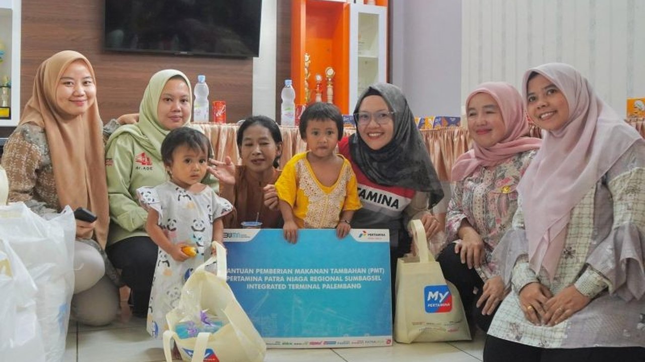 Pertamina Patra Niaga Regional Sumbagsel salurkan ratusan paket Pemberian Makan Tambahan (PMT) untuk menangani stunting di Palembang, Jambi, dan Bangka Belitung, sebagai upaya mendukung program pemerintah dan pencapaian SDGs.