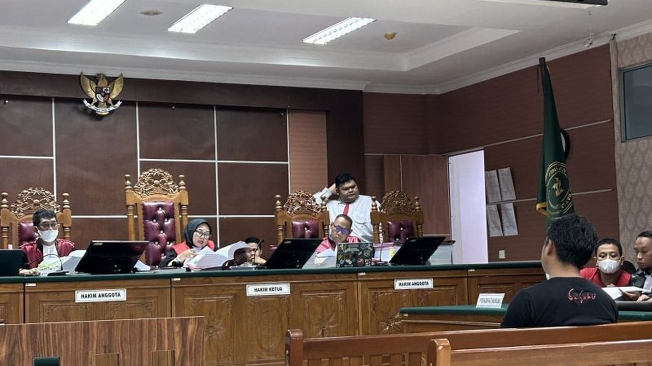 Pengadilan Negeri Batam tetap menggelar sidang seperti biasa selama Ramadhan, meskipun ada aturan jam kerja khusus ASN, menyesuaikan jadwal hakim.