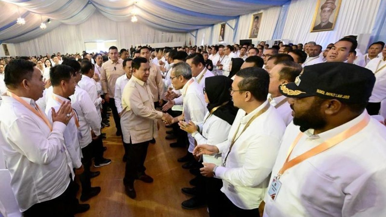 Retret Kepala Daerah dan Wakil Kepala Daerah 2025 di Magelang menghasilkan komitmen kuat para pemimpin daerah untuk meningkatkan kesejahteraan rakyat melalui kolaborasi dan optimalisasi potensi daerah.