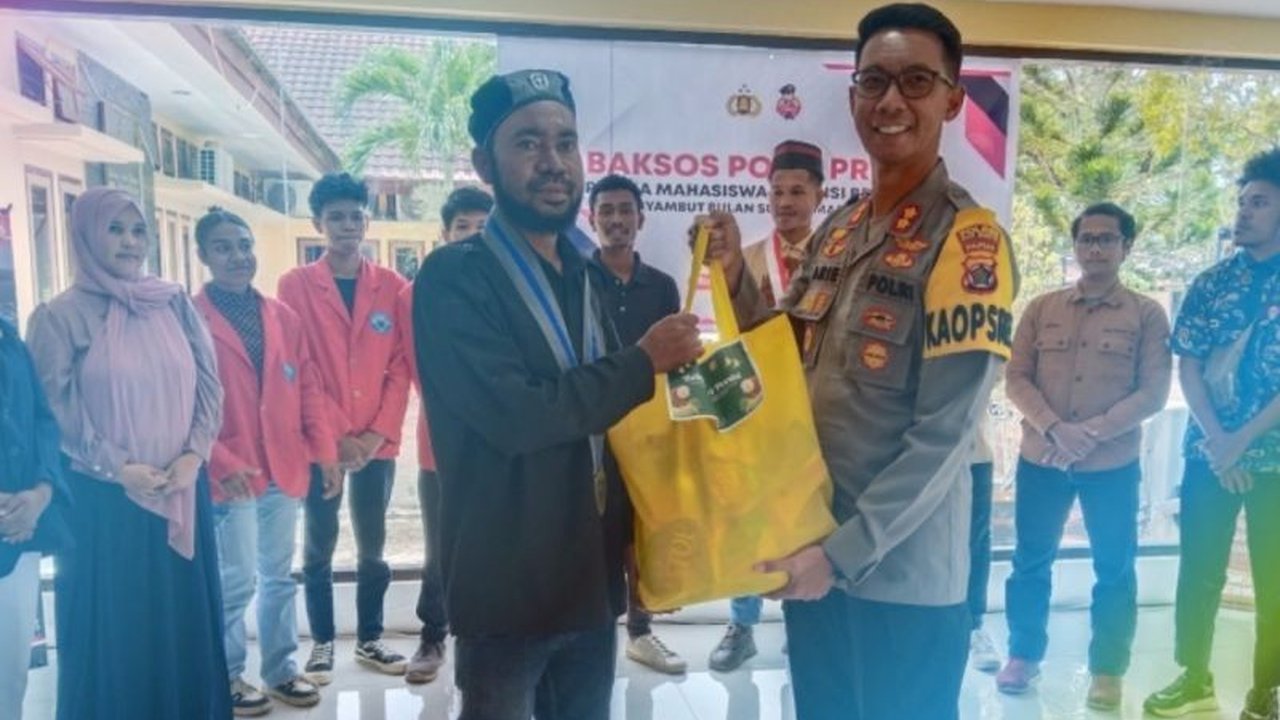 Kepolisian Resor Biak Numfor, Papua, menyalurkan 50 paket sembako kepada mahasiswa, organisasi kepemudaan, dan masyarakat kurang mampu dalam rangka menyambut Ramadhan 1446 H, sebagai wujud nyata Polri Presisi.