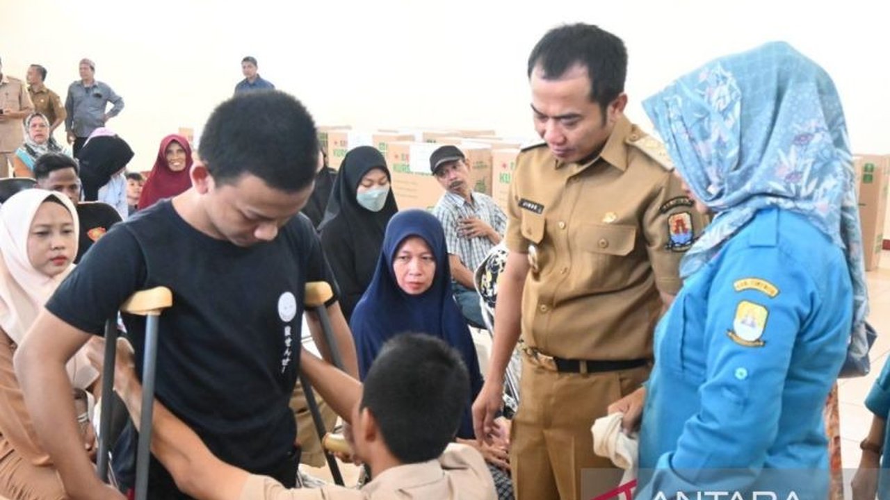 Dinas Sosial Kabupaten Cirebon membantu 80 difabel dengan alat bantu aksesibilitas dan kemandirian, implementasi UU No. 8 Tahun 2016.