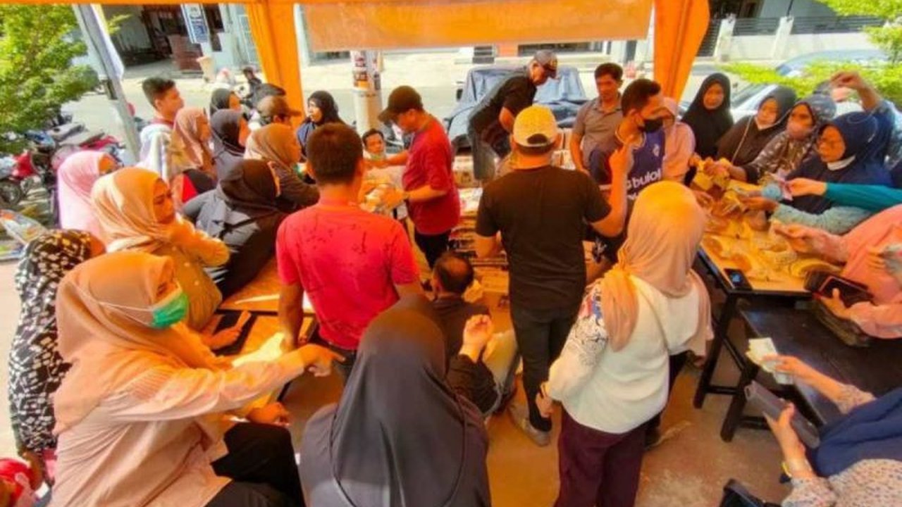 Pemerintah Kabupaten Sinjai menggelar pasar murah Ramadhan untuk membantu masyarakat mendapatkan kebutuhan pokok dengan harga terjangkau, beras menjadi komoditi paling diminati.