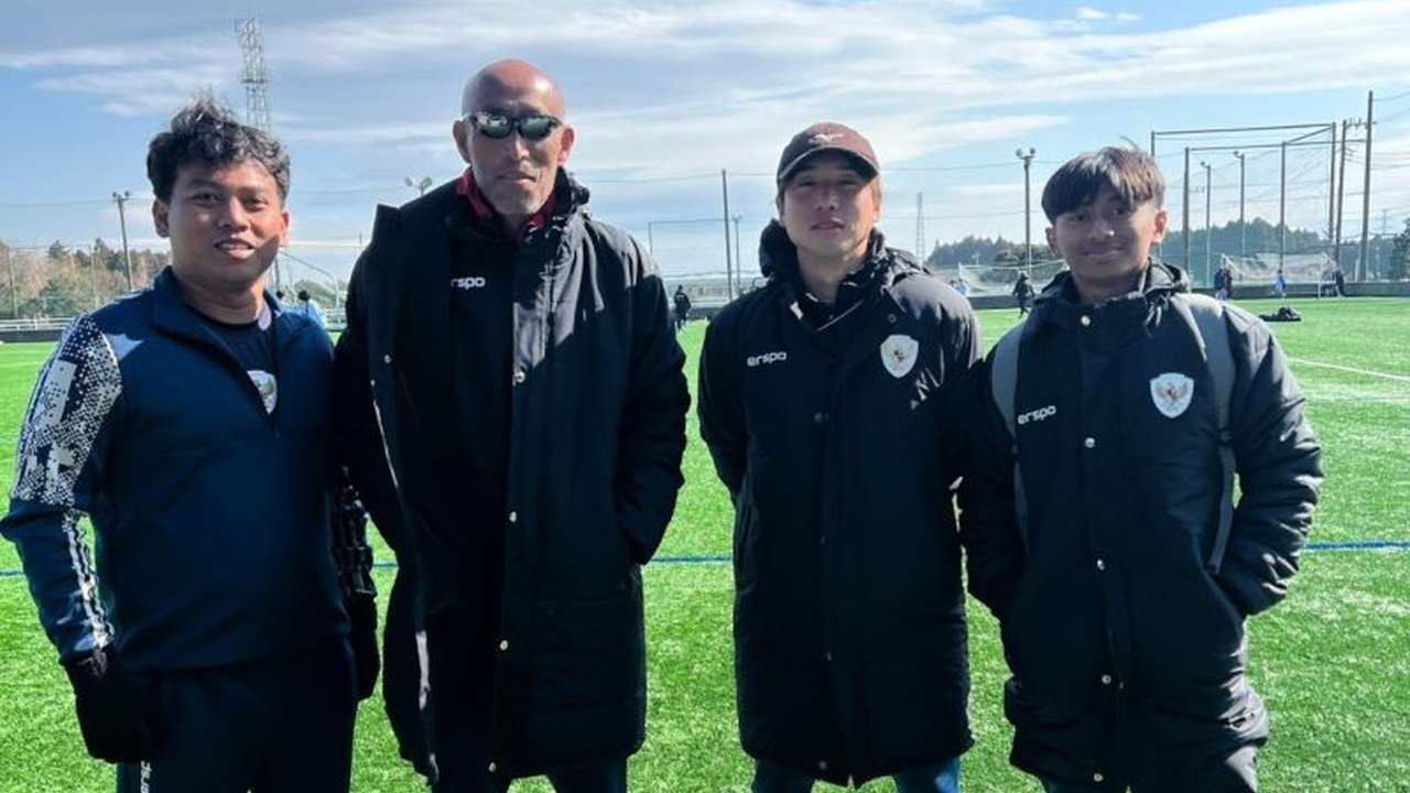 Dua mahasiswa Unesa, Ayub Baharuddin dan Mohammad Teuku Raya Adriano, dipercaya menjadi analis performa Timnas Sepak Bola Wanita Indonesia, membuktikan kompetensi Unesa di bidang olahraga internasional.