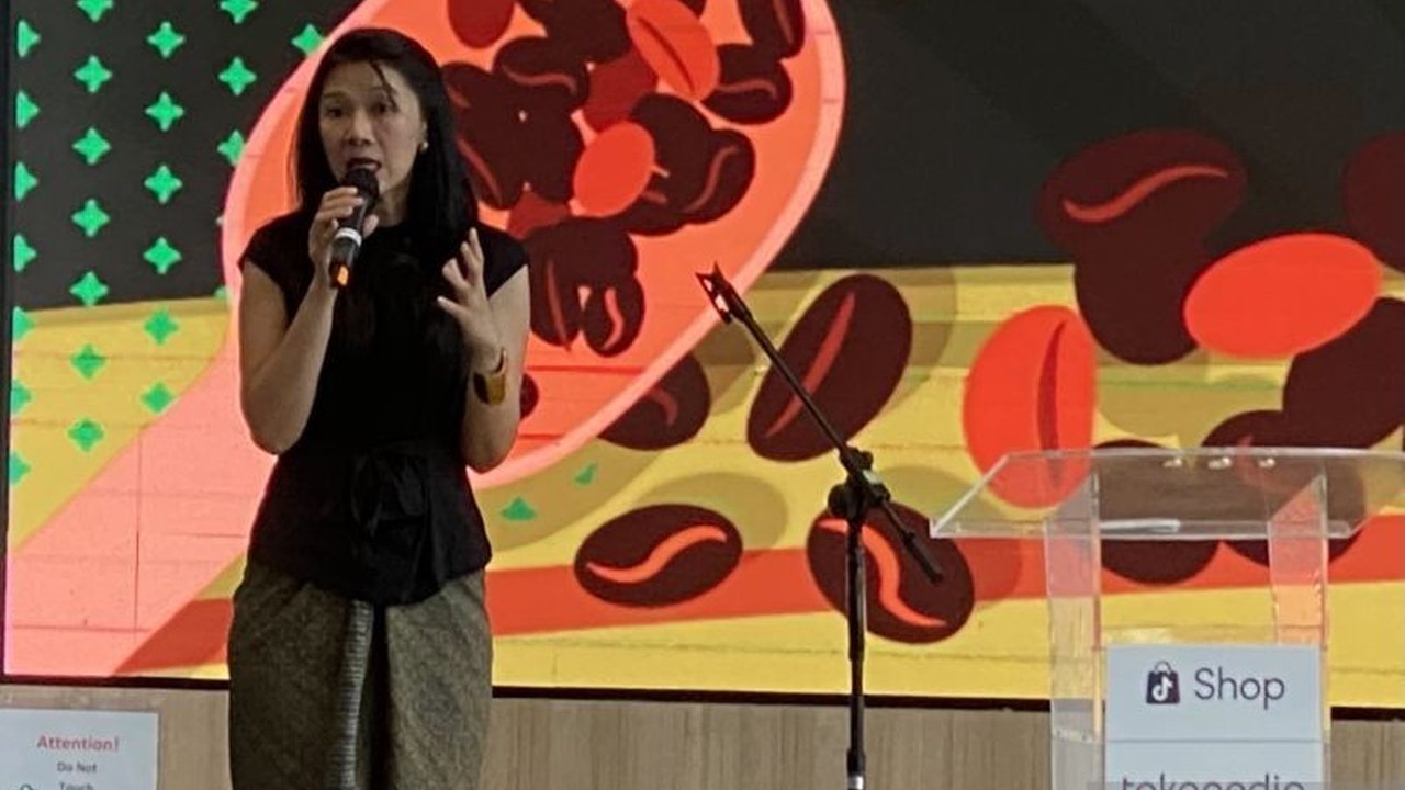 Tokopedia dan Shop Tokopedia melalui program #SatuDalamKopi, berupaya meningkatkan perekonomian petani kopi, khususnya kopi excelsa Sumedang, Jawa Barat, yang telah terbukti bersaing di pasar internasional.