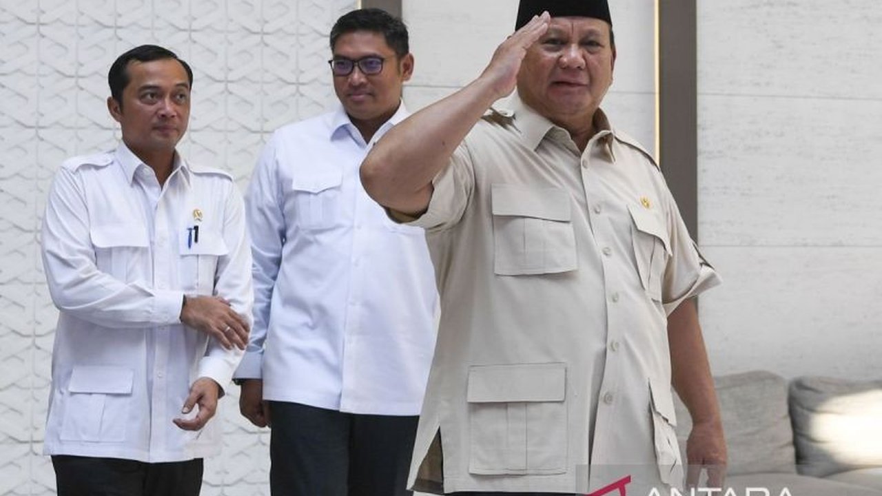 Presiden Prabowo Subianto sampaikan ucapan selamat menunaikan ibadah puasa Ramadhan 1446 H yang jatuh pada 1 Maret 2025, mengajak mempererat persaudaraan dan meningkatkan ketakwaan.