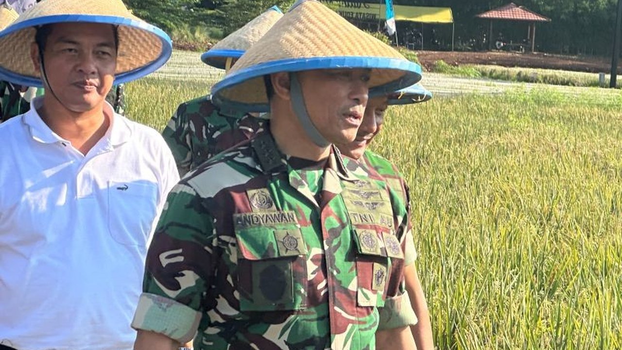 Wakil KSAU Panen Padi di Lanud Halim: Sukseskan Ketahanan Pangan Nasional