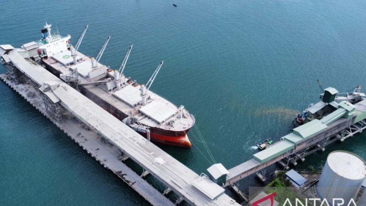 Penerimaan bea keluar Sumatera Barat mengalami peningkatan drastis sebesar 1.309,66 persen di Januari 2025, didorong oleh peningkatan ekspor CPO dan turunannya.