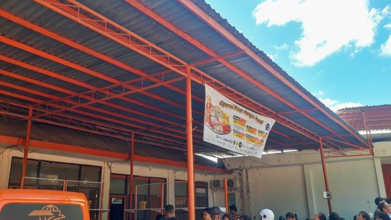 Tujuh gerai Kantor Pos di NTT telah menggelar Pasar Murah Ramadhan untuk menjamin ketersediaan dan kestabilan harga barang pokok, dengan rencana perluasan ke 102 gerai.