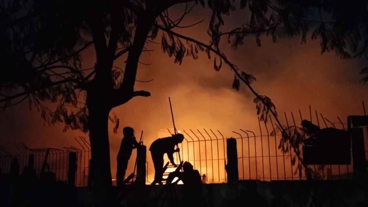 Kebakaran Pondok Bambu: Warga Sempat Berupaya Padamkan Api, Belasan Rumah Terdampak