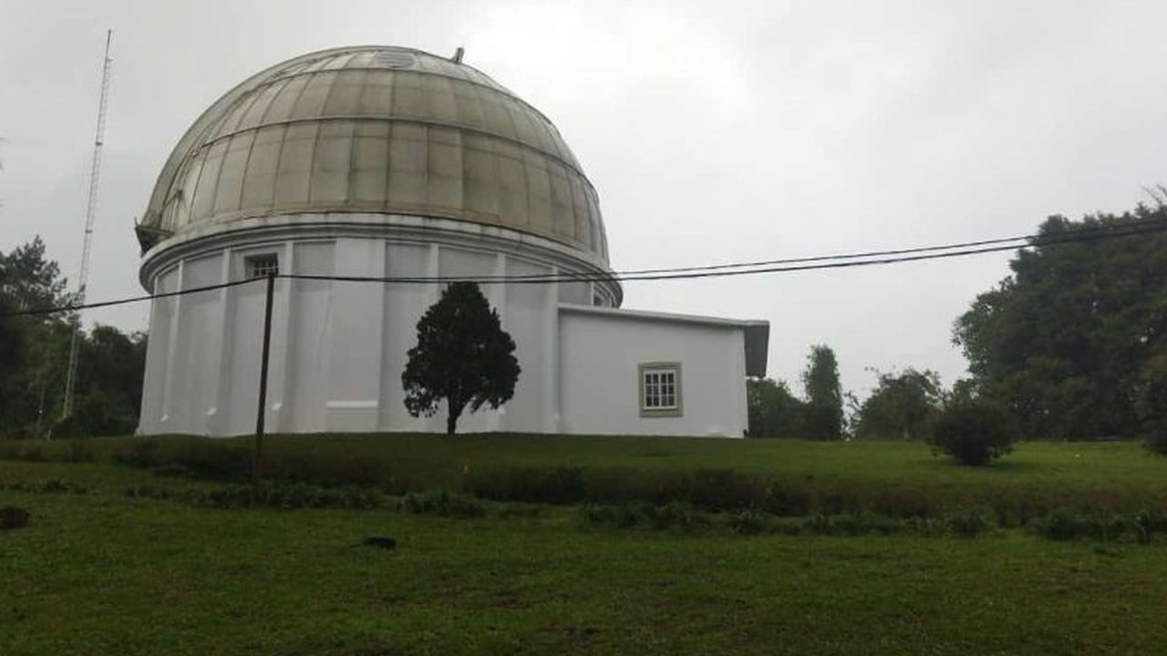 Observatorium Bosscha di Bandung gagal memantau hilal Ramadhan 1446 H karena cuaca buruk, sehingga pengamatan awal Ramadan terhambat dan hasilnya akan disampaikan ke Kementerian Agama.