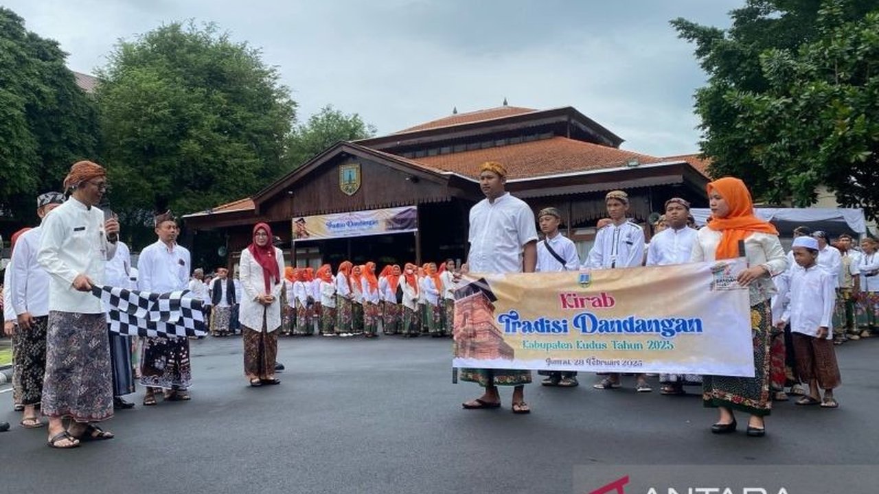 Pemerintah Kabupaten Kudus berupaya menjadikan Tradisi Dandangan sebagai destinasi wisata unggulan dengan kemasan yang lebih menarik, menargetkan peningkatan jumlah wisatawan dan dampak ekonomi yang signifikan.