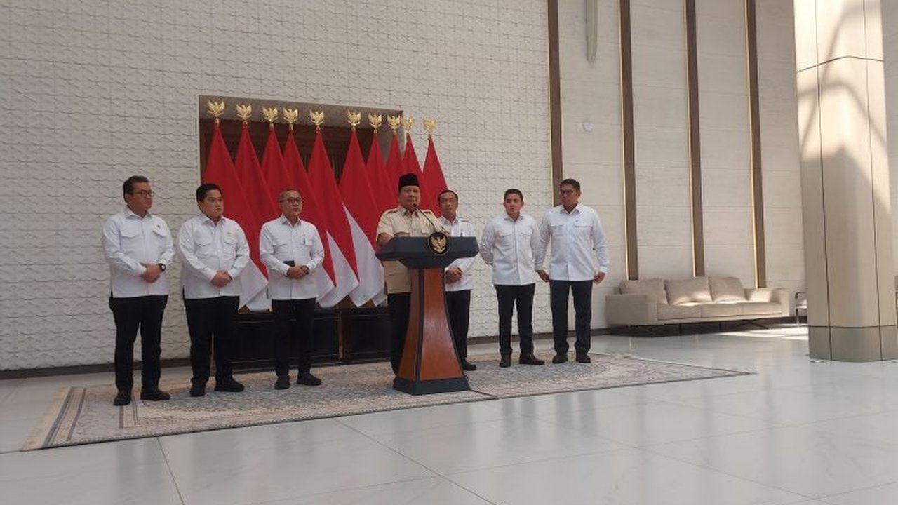 Presiden Prabowo Subianto mengajak seluruh umat Muslim di Indonesia untuk menjalankan ibadah puasa Ramadhan 1446H dengan tenang dan khusyuk, serta berharap kementerian terkait menjaga stabilitas harga kebutuhan pokok.