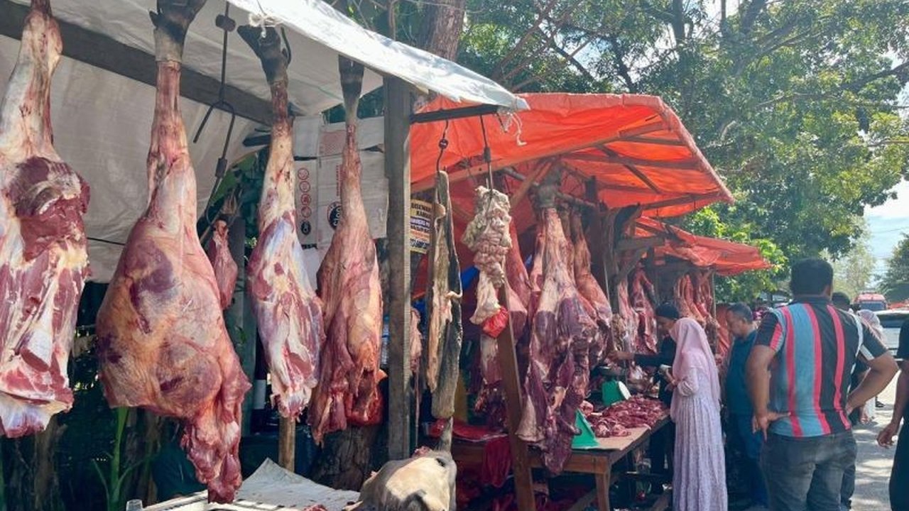 Jelang Ramadhan 1446 H, harga daging sapi dan kerbau di Banda Aceh melambung hingga Rp200.000 per kg, namun pasar murah hadir sebagai solusi untuk membantu masyarakat.
