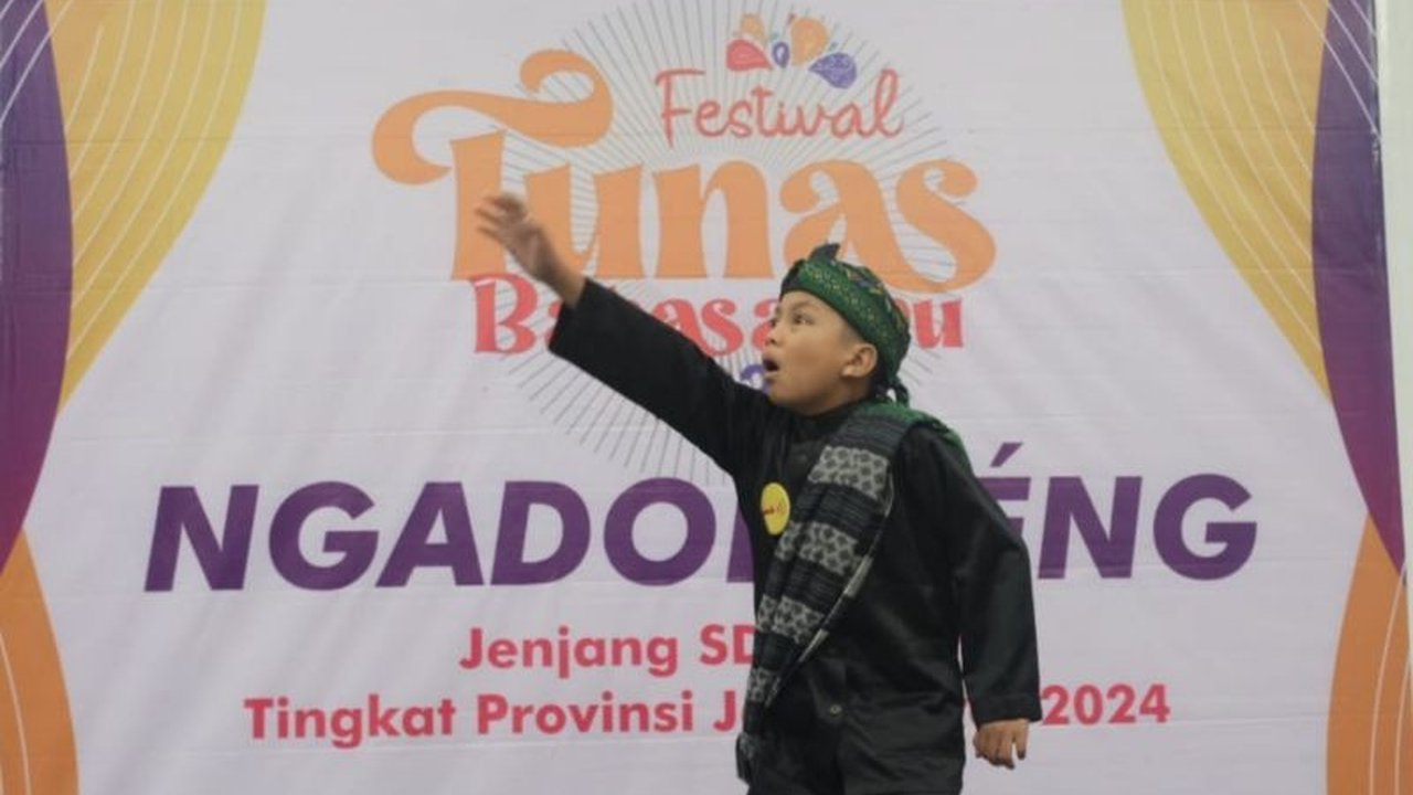 Festival Tunas Bahasa Ibu hadir sebagai upaya menarik minat generasi muda, khususnya Gen Z, untuk melestarikan bahasa daerah yang terancam punah di Indonesia.