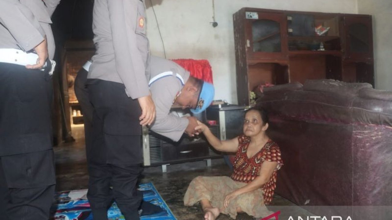 Polres Bangka Tengah menunjukkan kepedulian sosial dengan memberikan bantuan kepada Nurmala (86), seorang lansia lumpuh yang merawat tiga anaknya sendirian di Desa Nibung.