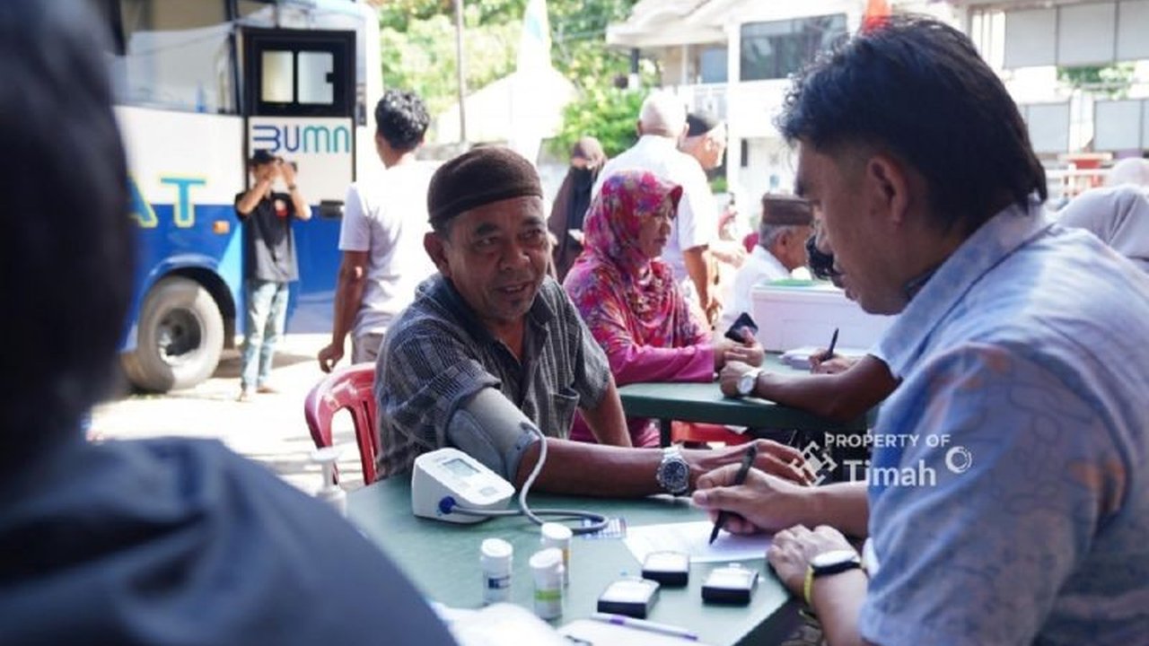 PT Timah hadirkan Mobil Sehat dengan layanan kesehatan gratis di Kelurahan Tanjung Ketapang, Bangka Selatan, membantu warga menyambut Ramadhan 2025.