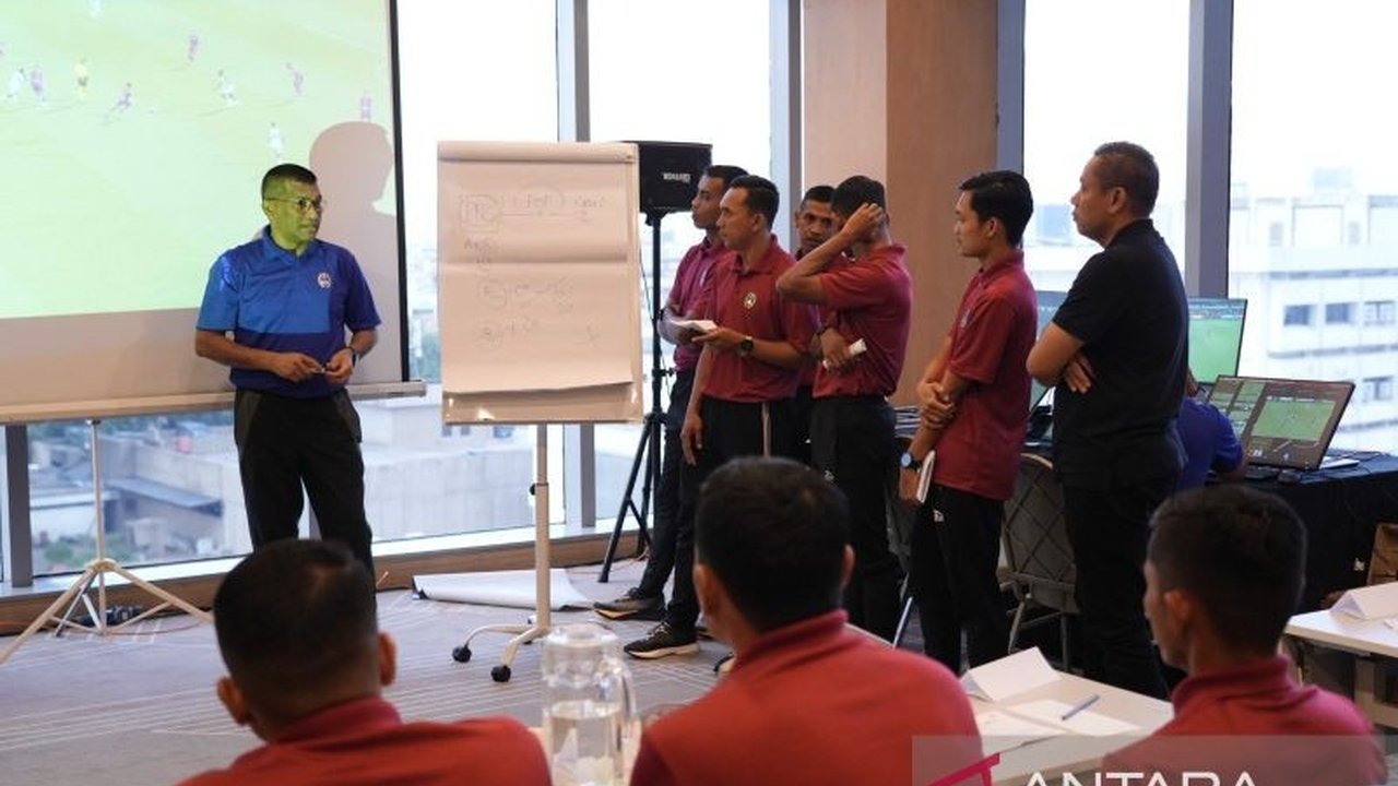 PSSI menyelenggarakan pelatihan VAR dan AVAR untuk 83 wasit Liga 2 dan Liga 3 dalam tiga fase guna meningkatkan kualitas kepemimpinan pertandingan dan mengurangi kontroversi.