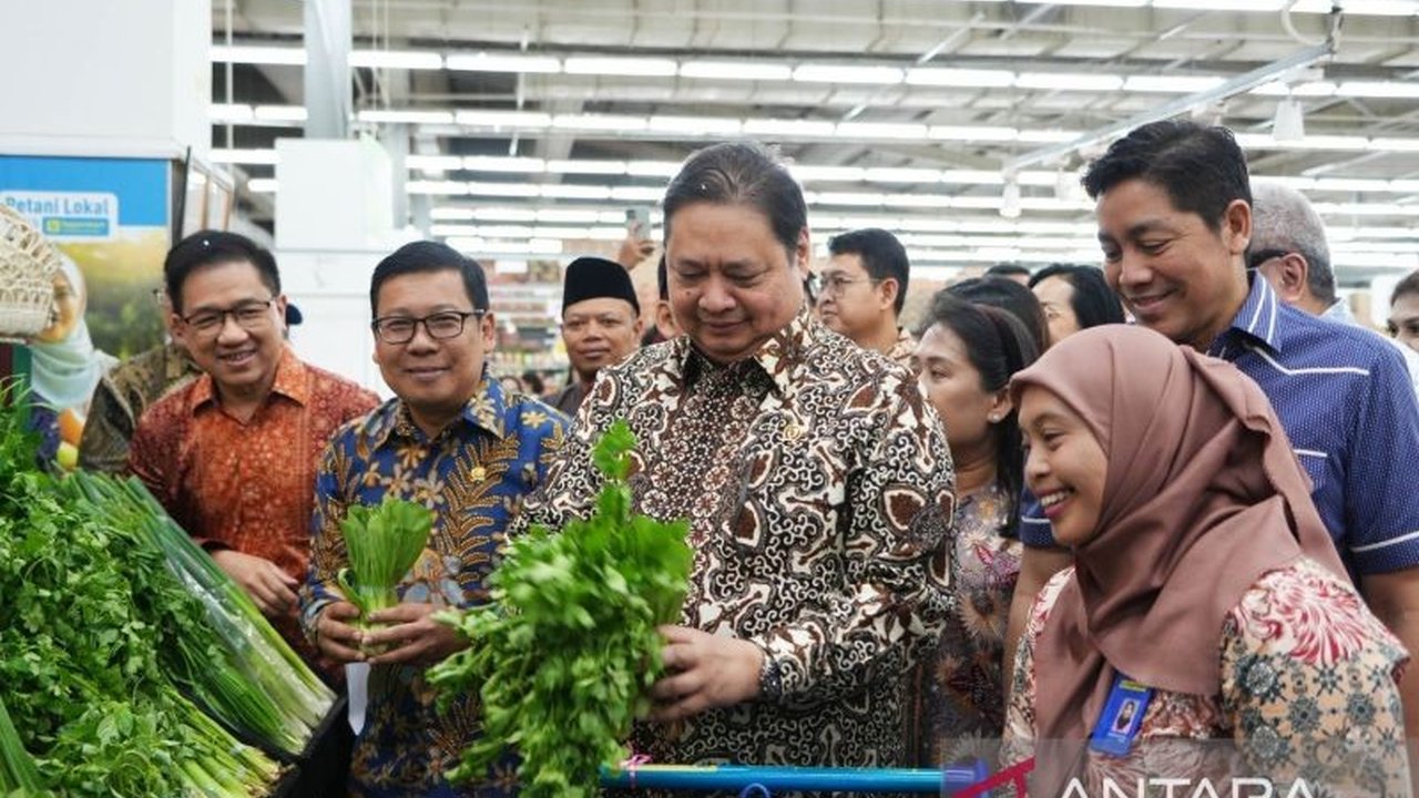 Pemerintah dan Aprindo berkolaborasi dalam program diskon belanja nasional, termasuk 'Friday Mubarak', untuk mendorong konsumsi masyarakat selama Ramadhan dan menjaga pertumbuhan ekonomi.