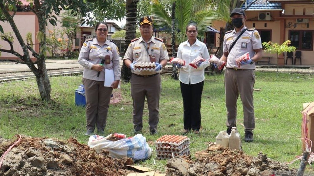 Balai Karantina Papua Barat Daya musnahkan 4 jenis komoditas ilegal tanpa dokumen kesehatan, cegah penyakit menular hewan dan penyakit mulut dan kuku (PMK).